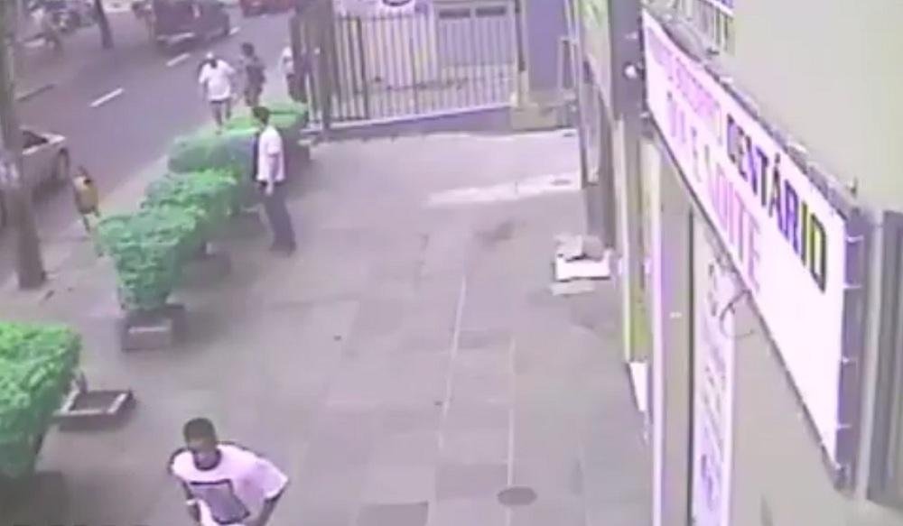 Pol&iacute;cia divulga v&iacute;deo de fuga do suspeito de tentativa de homic&iacute;dio no HPS 
