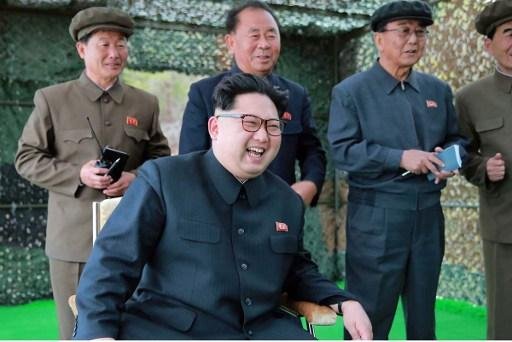 Kim Jong-Un celebrou sucesso de teste de m&iacute;ssil submarino