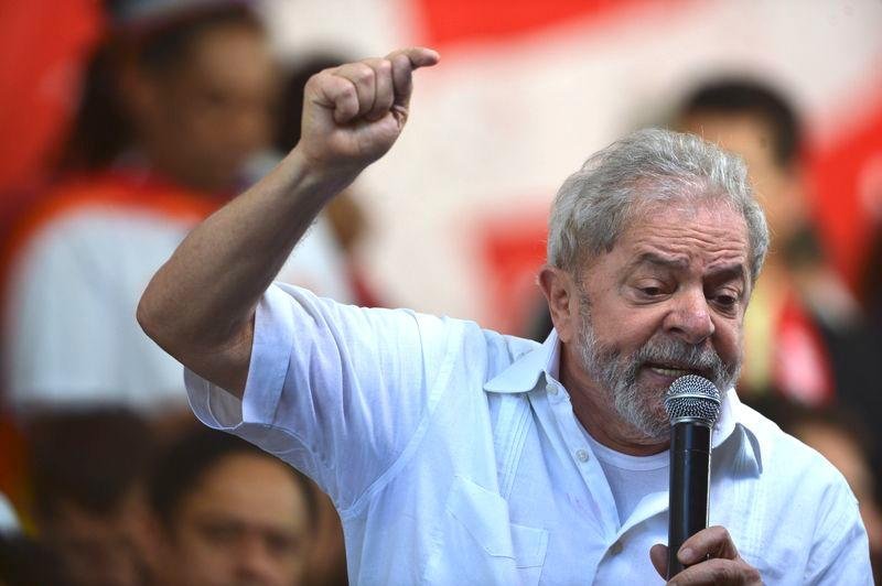 Lula diz que impeachment &eacute; articulado por uma "quadrilha legislativa"