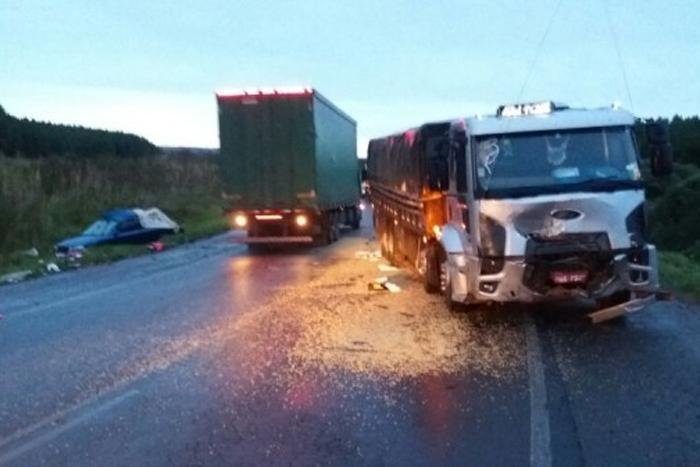 V&iacute;timas estavam a bordo do ve&iacute;culo leve que, segundo a PRF, teria aquaplanado na chuva