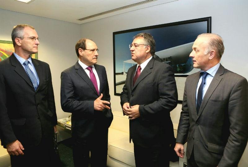 Em Bras&iacute;lia, Sartori confia em decis&atilde;o favor&aacute;vel do STF