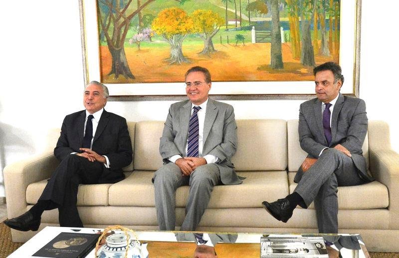 Ao lado de Temer, Renan questiona A&eacute;cio sobre pretens&otilde;es do PSDB
