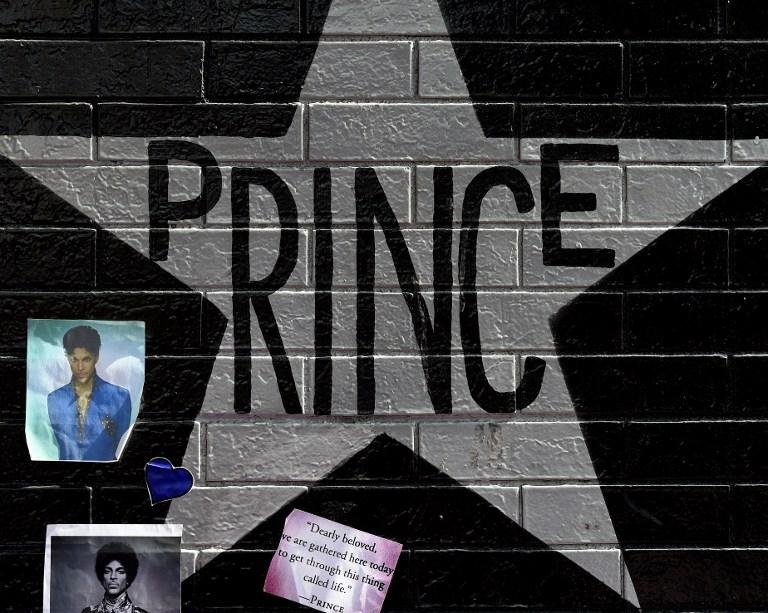 Prince tinha medicamentos no corpo no momento da morte, afirma imprensa
