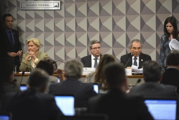 Comiss&atilde;o do Senado ouve hoje autores do pedido de impeachment