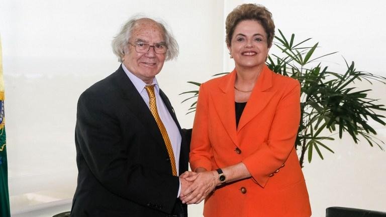 Nobel da Paz diz que impeachment de Dilma &eacute; golpe de estado