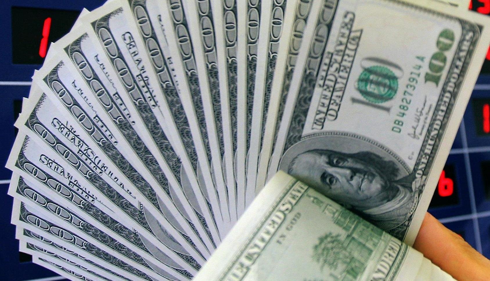 D&oacute;lar fecha abaixo de R$ 3,50 pela primeira vez em duas semanas