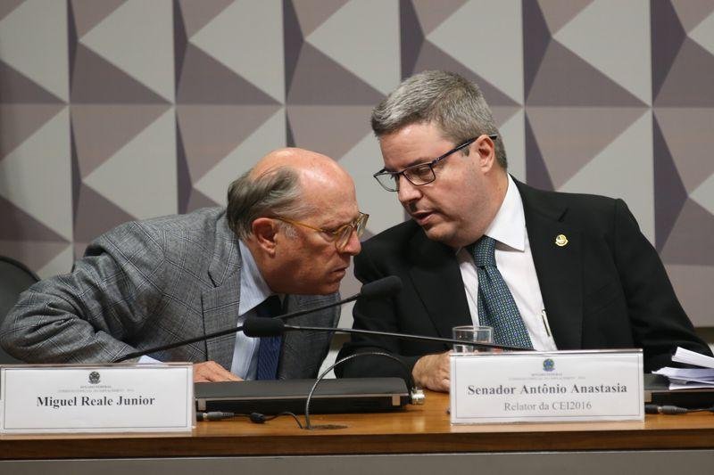 Miguel Reale Jr, um dos autores do pedido de afastamento da presidente Dilma, ao lado do relator da Comiss&atilde;o no Senado, Antonio Anastasia 