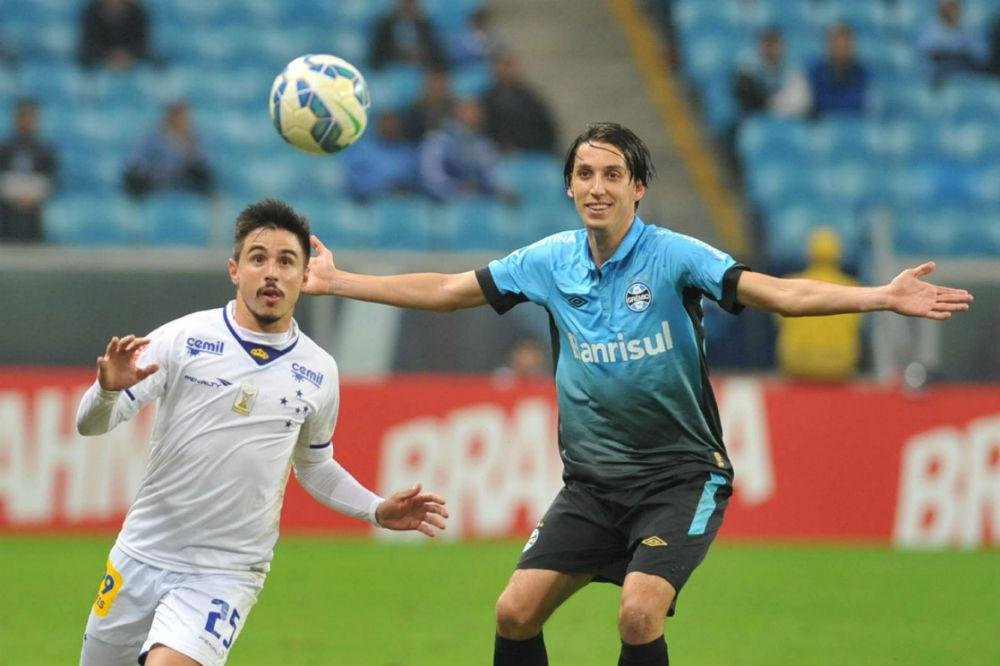 Zagueiro recuperado da caxumba &eacute; primeira boa not&iacute;cia do Gr&ecirc;mio para tentar reverter derrota para o Ros&aacute;rio