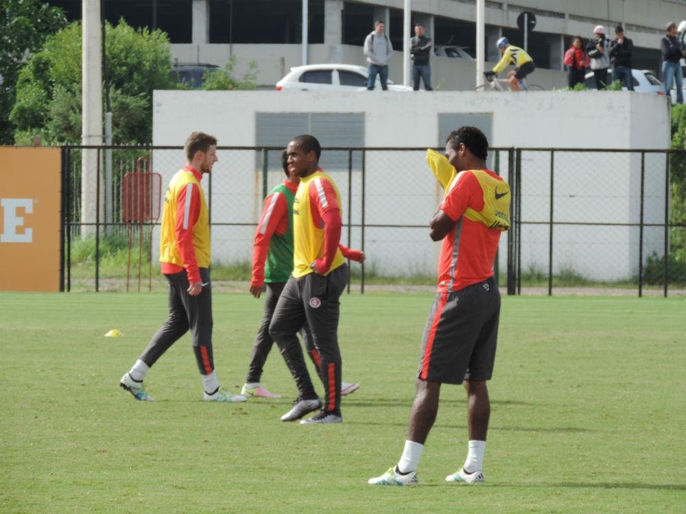 Inter aprimora bola parada e faz treino t&eacute;cnico