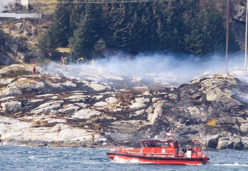 Queda de helic&oacute;ptero deixa ao menos 11 mortos na Noruega