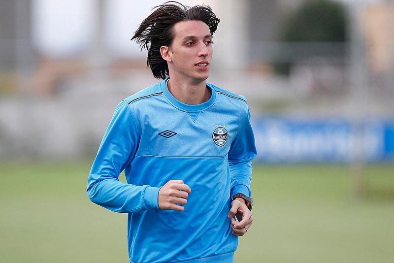 Geromel voltou a treinar com os companheiros