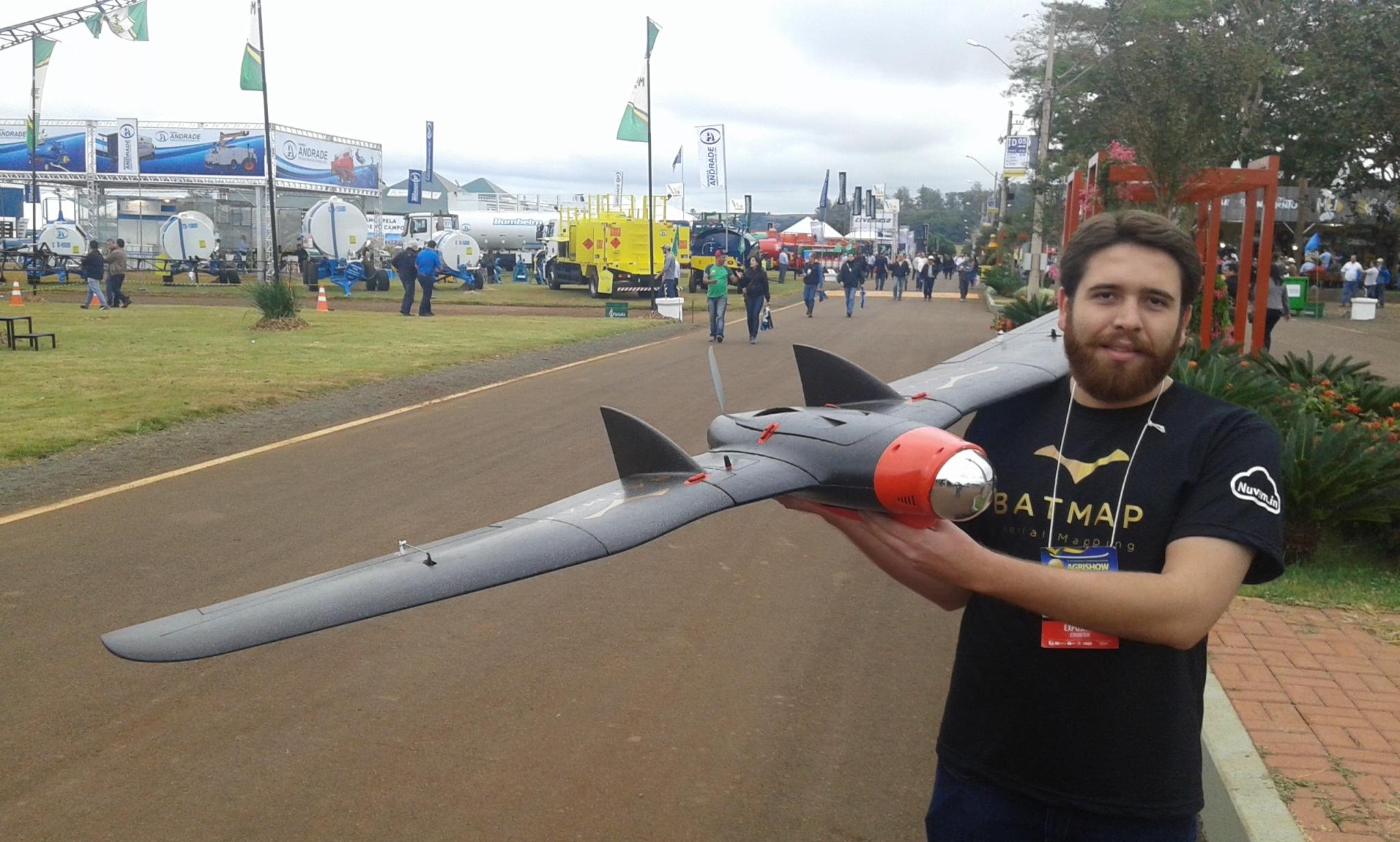 Formato de drone que lembra um morcego