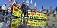 Na França, a população protesta contra uma reforma trabalhista considerada favorável para empresas