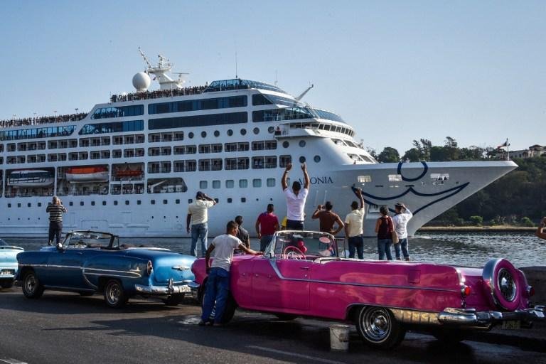 Atraca em Havana primeiro cruzeiro entre EUA e Cuba em meio s&eacute;culo 
