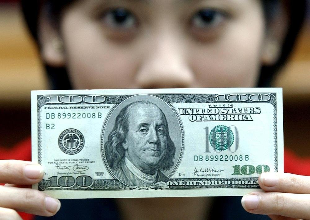 D&oacute;lar fecha em alta de 1,68% ap&oacute;s leil&atilde;o de swap reverso do BC