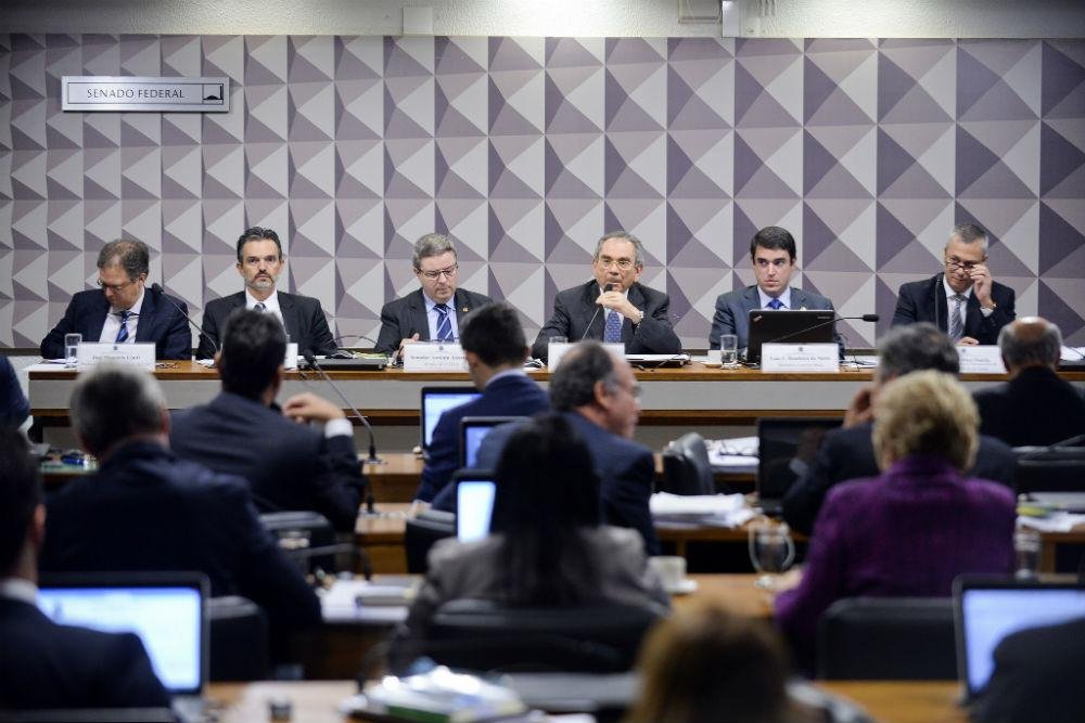 Foram ouvidos tr&ecirc;s especialistas a favor do impedimento da presidente Dilma Rousseff
