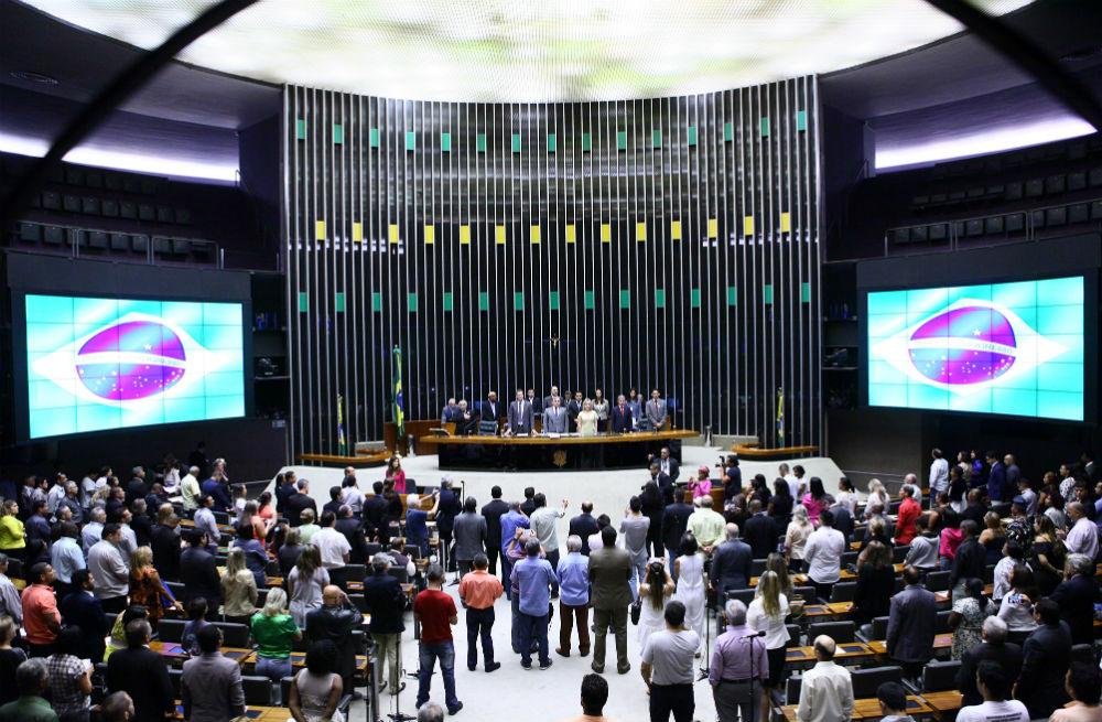 Normalmente, s&atilde;o instaladas no in&iacute;cio do ano legislativo, em fevereiro