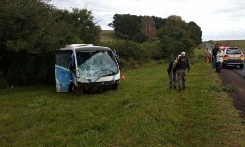 Mulher morre em acidente com micro-&ocirc;nibus na ERS 324