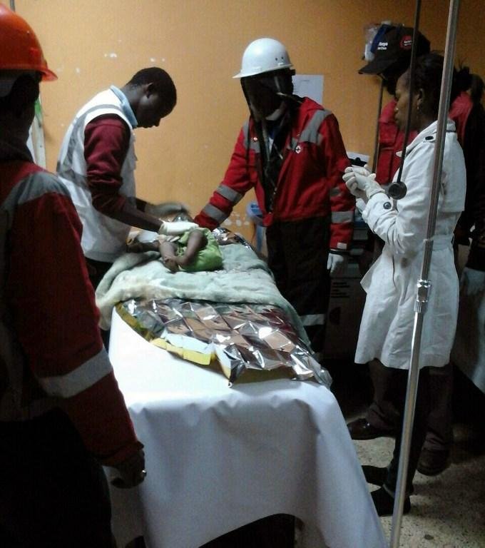 Beb&ecirc; &eacute; encontrado vivo quatro dias ap&oacute;s queda de pr&eacute;dio em Nair&oacute;bi