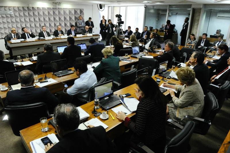 Senado tem mais uma sess&atilde;o para discutir sobre o impeachment de Dilma Rousseff
