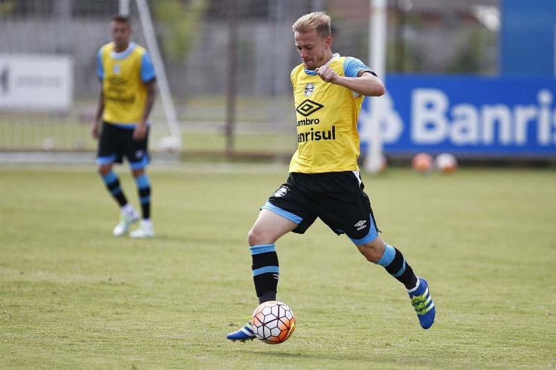 Lateral-esquerda do Gr&ecirc;mio segue indefinida para decis&atilde;o 