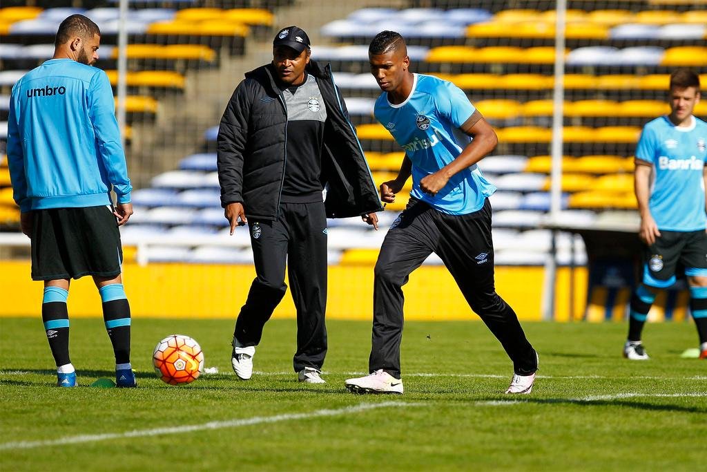 Roger acredita que Gr&ecirc;mio ter&aacute; espa&ccedil;os para atacar o Rosario Central