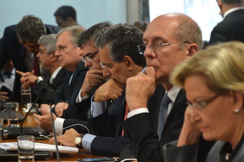 Senadores come&ccedil;am a discutir relat&oacute;rio pela admissibilidade do impeachment