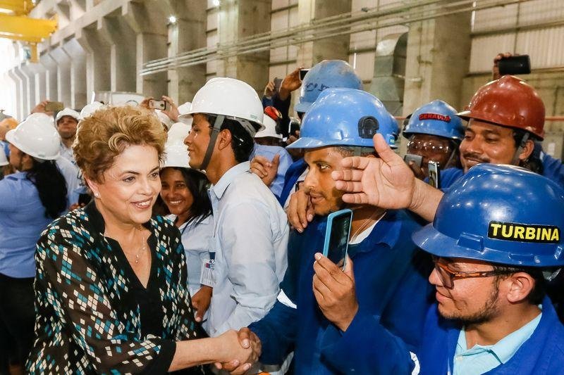 "Antes tarde do que nunca", diz Dilma sobre afastamento de Cunha	