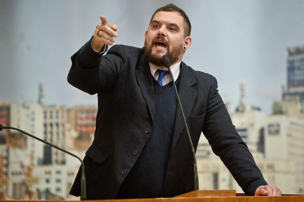 Carro de Rodrigo Maroni foi alvejado por tiros