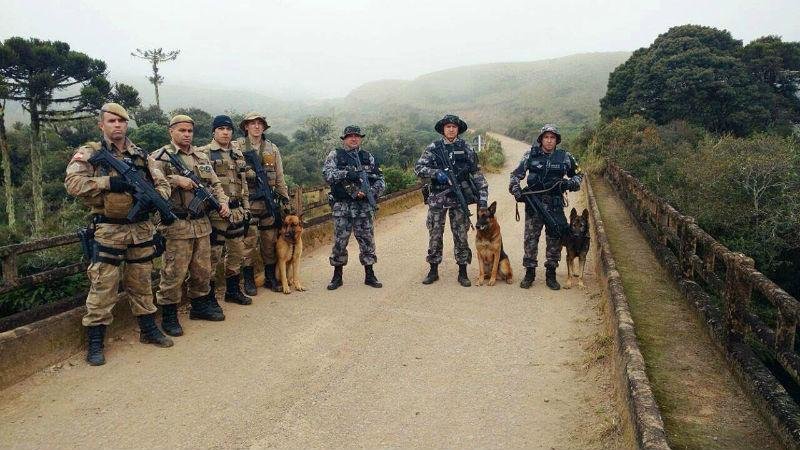 Pol&iacute;cia procura dois assaltantes que estariam refugiados na mata no Itaimbezinho 