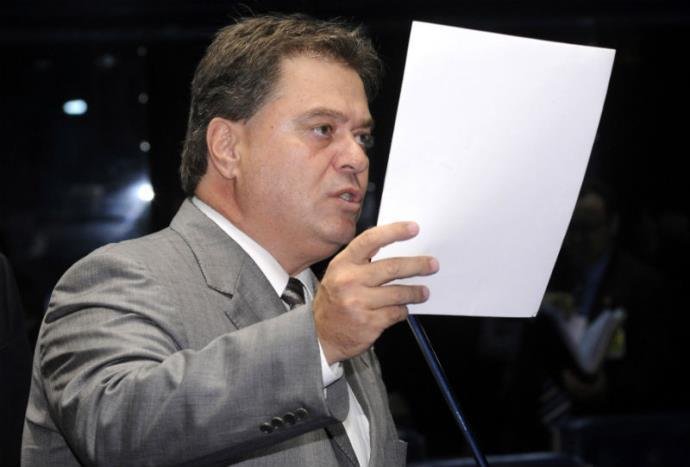 Segundo o MPF, o ex-senador solicitou e recebeu pagamentos para interferir em CPIs no ano de 2014