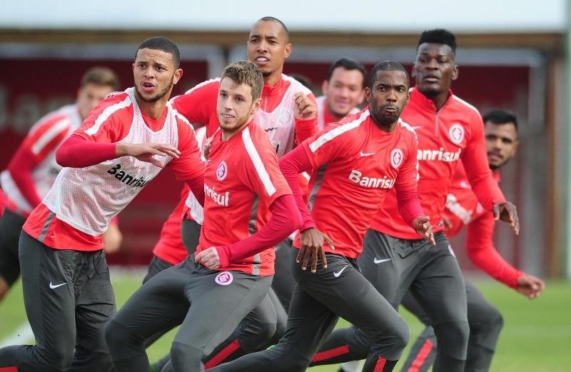 Inter treinou bolas paradas