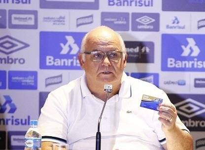 Falta de t&iacute;tulos pesa muito contra presidente Romildo Bolzan Jr.
