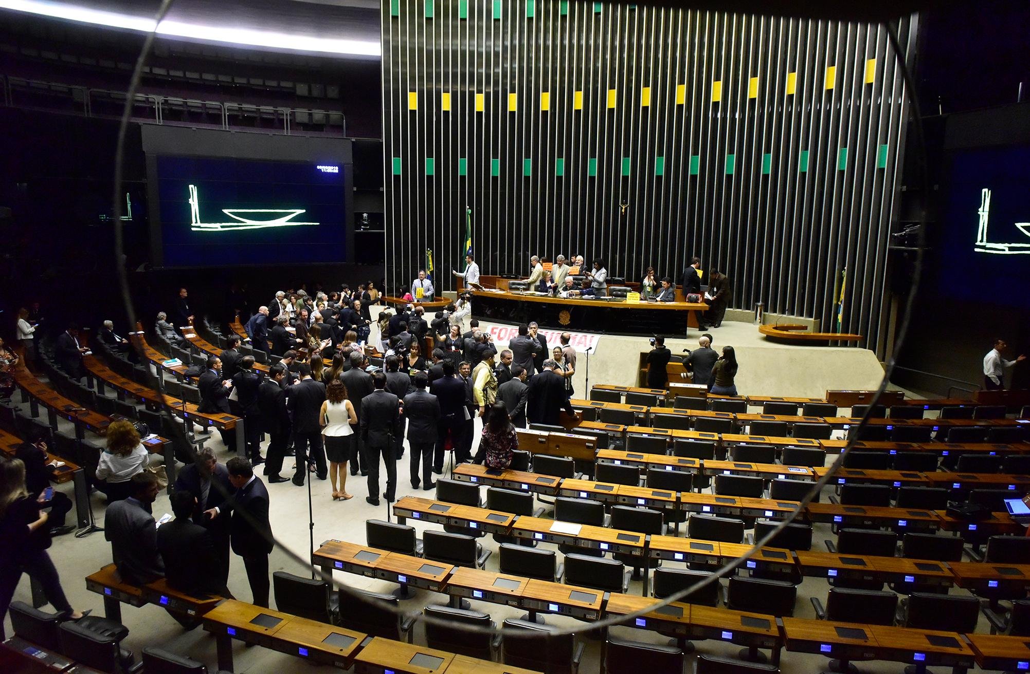 Sem Cunha, C&acirc;mara fica em compasso de espera