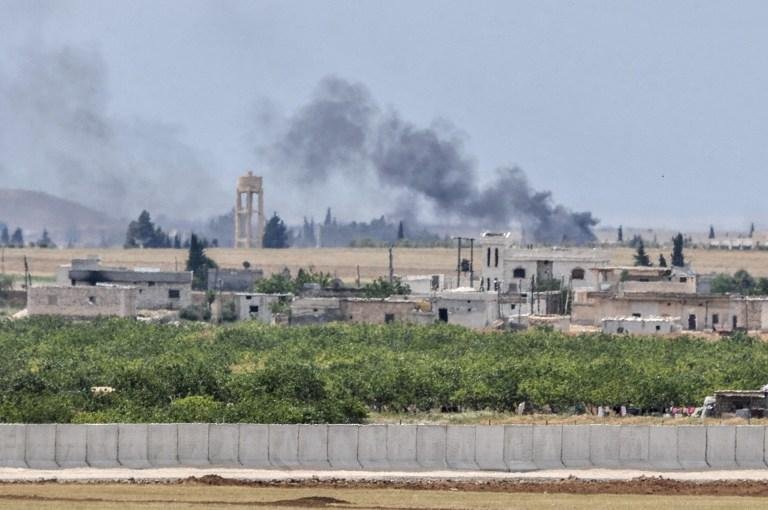 Bombardeios ocorreram na cidade fronteiri&ccedil;a de Kills, onde foram lan&ccedil;ados foguetes atribu&iacute;dos por Ancara ao Estado Isl&acirc;mico nesse s&aacute;bado