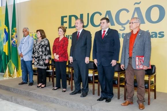 Dilma pede cautela ap&oacute;s anula&ccedil;&atilde;o de processo de impeachment 