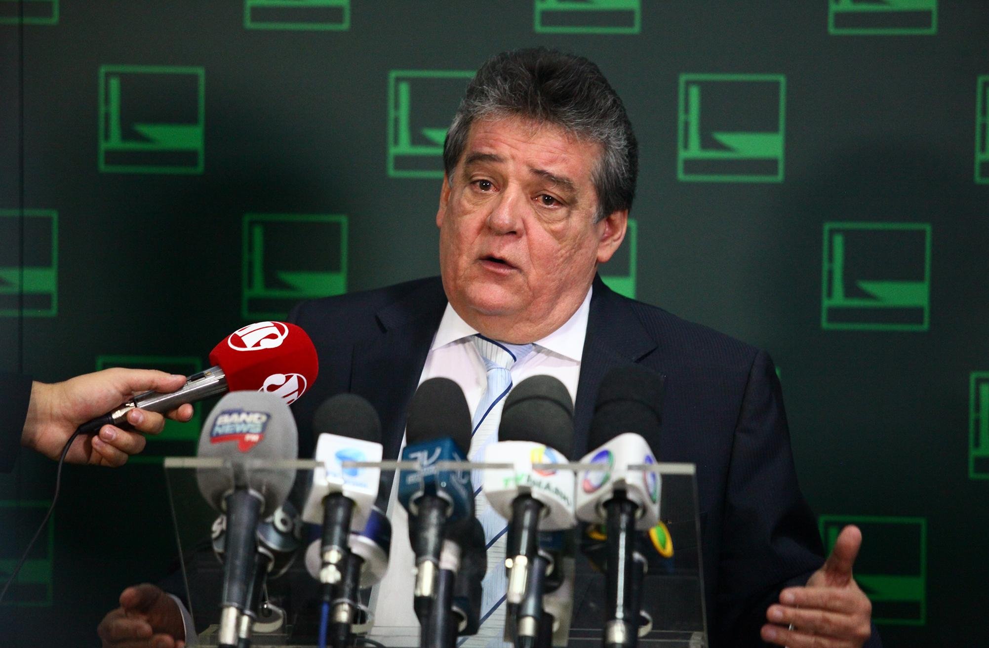S&iacute;lvio Costa espera decis&atilde;o imediata do presidente do Senado