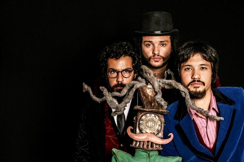 Com 14 faixas, o &aacute;lbum imprime as influ&ecirc;ncias do reggae e do rock que fazem o estilo da banda