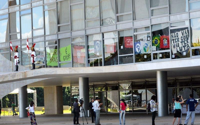 Pr&eacute;dio foi ocupado ap&oacute;s o fim de evento em que a presidente anunciou a cria&ccedil;&atilde;o de novas universidades 