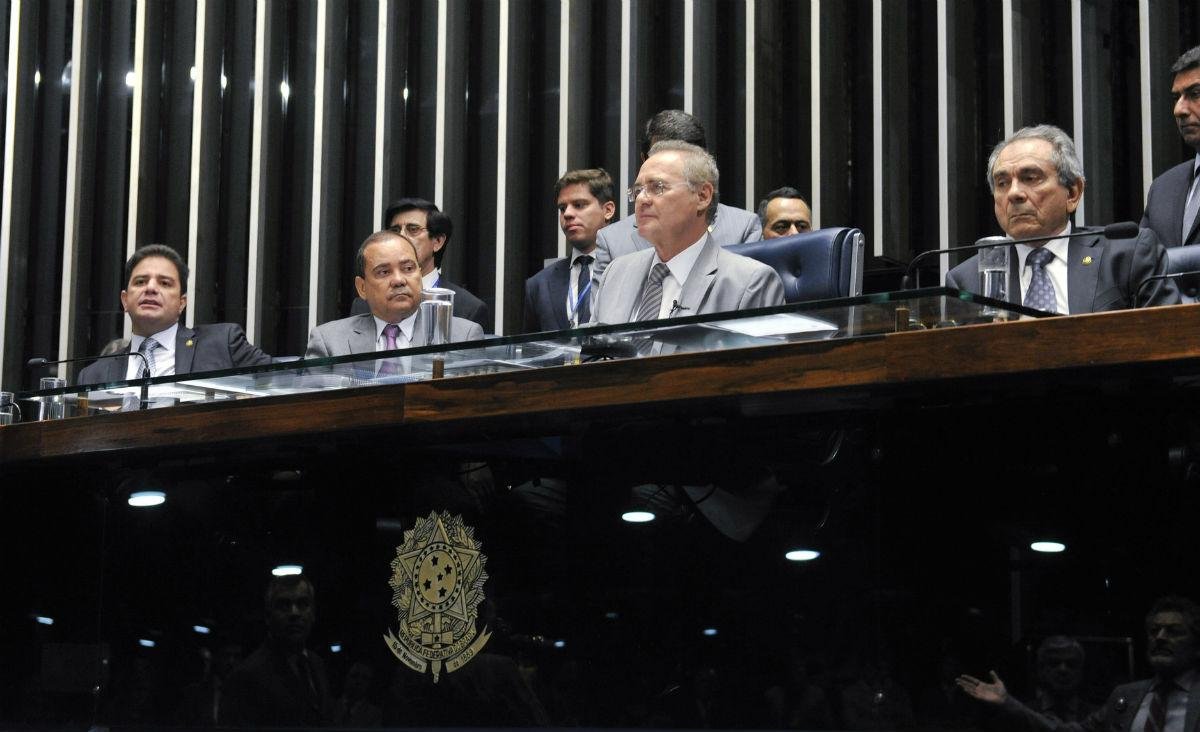 Renan decide seguir vota&ccedil;&atilde;o do impeachment no Senado