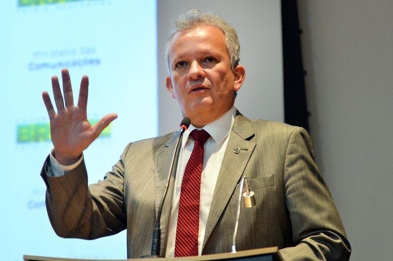 Ministro das Comunica&ccedil;&otilde;es Andr&eacute; Figueiredo admitiu que o projeto teve que ser readequado por causa da conjuntura econ&ocirc;mica e pol&iacute;tica do pa&iacute;s