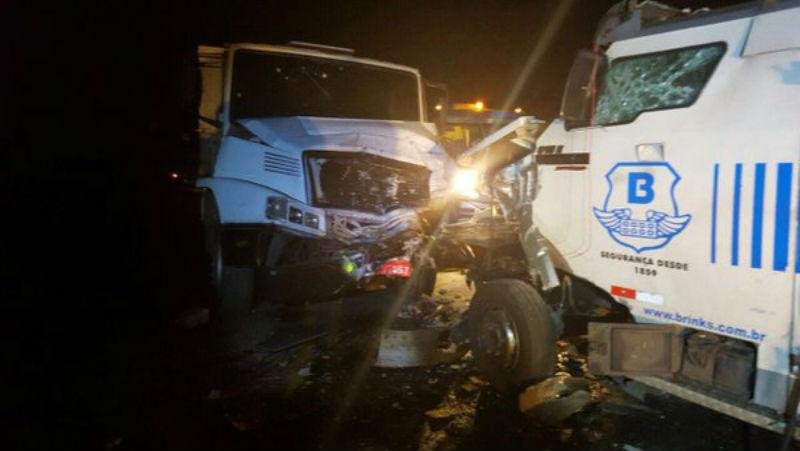 Grupo interditou dois sentidos da ERS 122 e atirou contra carros e viaturas que tentaram se aproximar