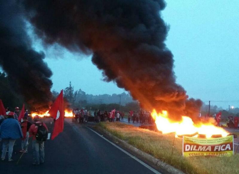 Manifesta&ccedil;&otilde;es contaram com queima de pneus 