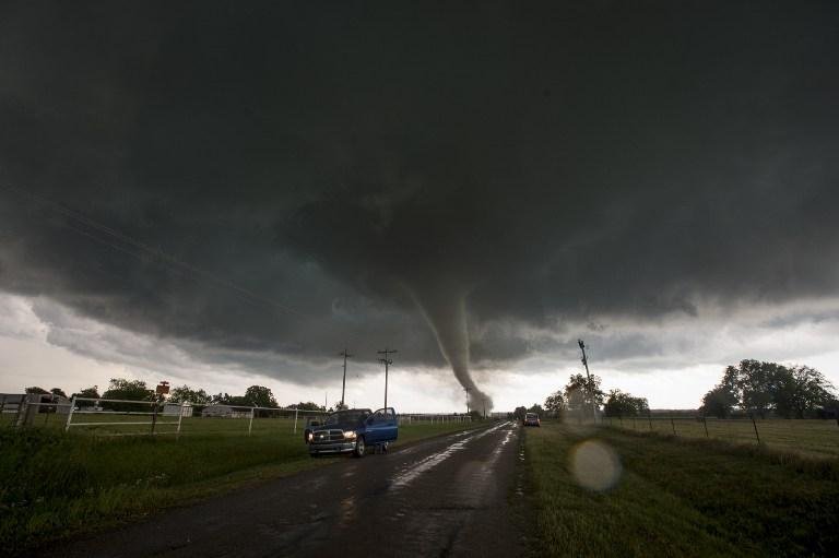 Tornados nos EUA matam duas pessoas 
