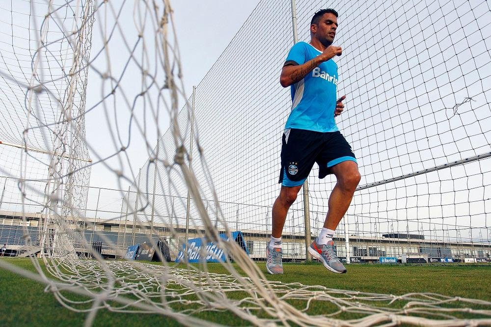 Maicon diz que nunca pedir&aacute; ao Roger para deixar de ser capit&atilde;o da equipe