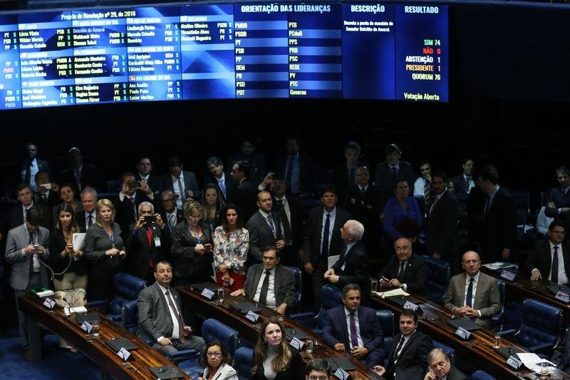 Senador teve seu mandato cassado com 74 votos a favor e uma absten&ccedil;&atilde;o