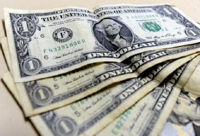 D&oacute;lar abre com alta de 0,11%, cotado a R$ 3,470