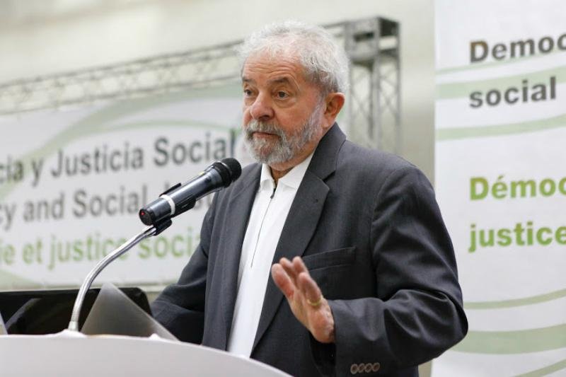 Ex-presidente Lula &eacute; afastado do cargo de ministro-chefe da Casa Civil