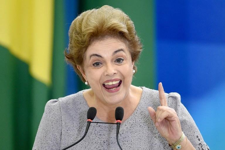 Em perfil no Facebook, Dilma diz que decis&atilde;o do afastamento "&eacute; golpe"