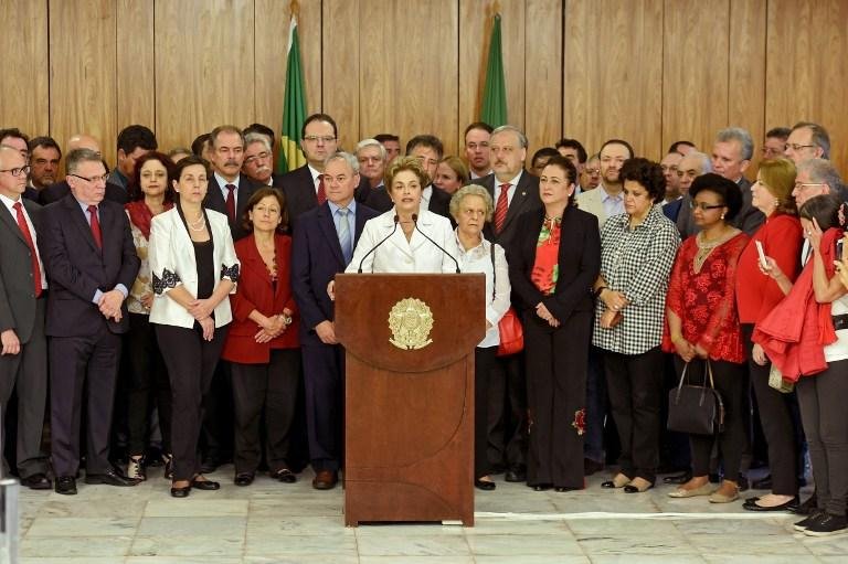 Presidente afastada ter&aacute; aux&iacute;lio de 14 assessores para montar sua defesa